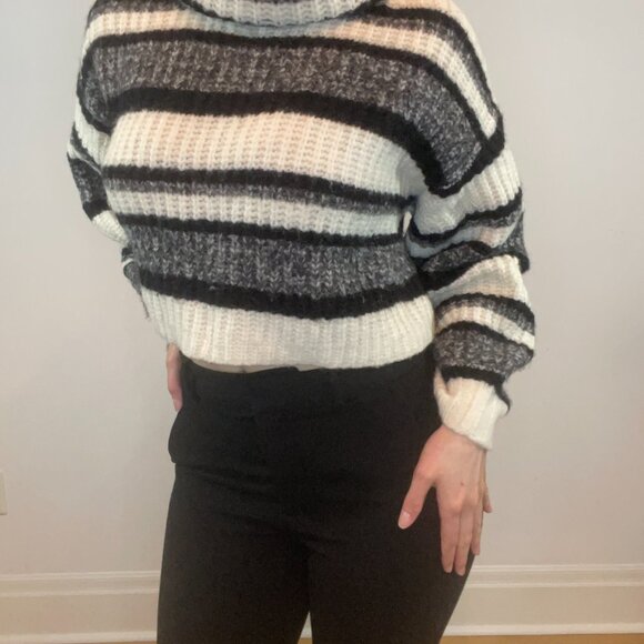 Aritzia Babaton 1-01 Guell Sweater: Oversized Turtleneck Crop. Save $136!! - Picture 7 of 7